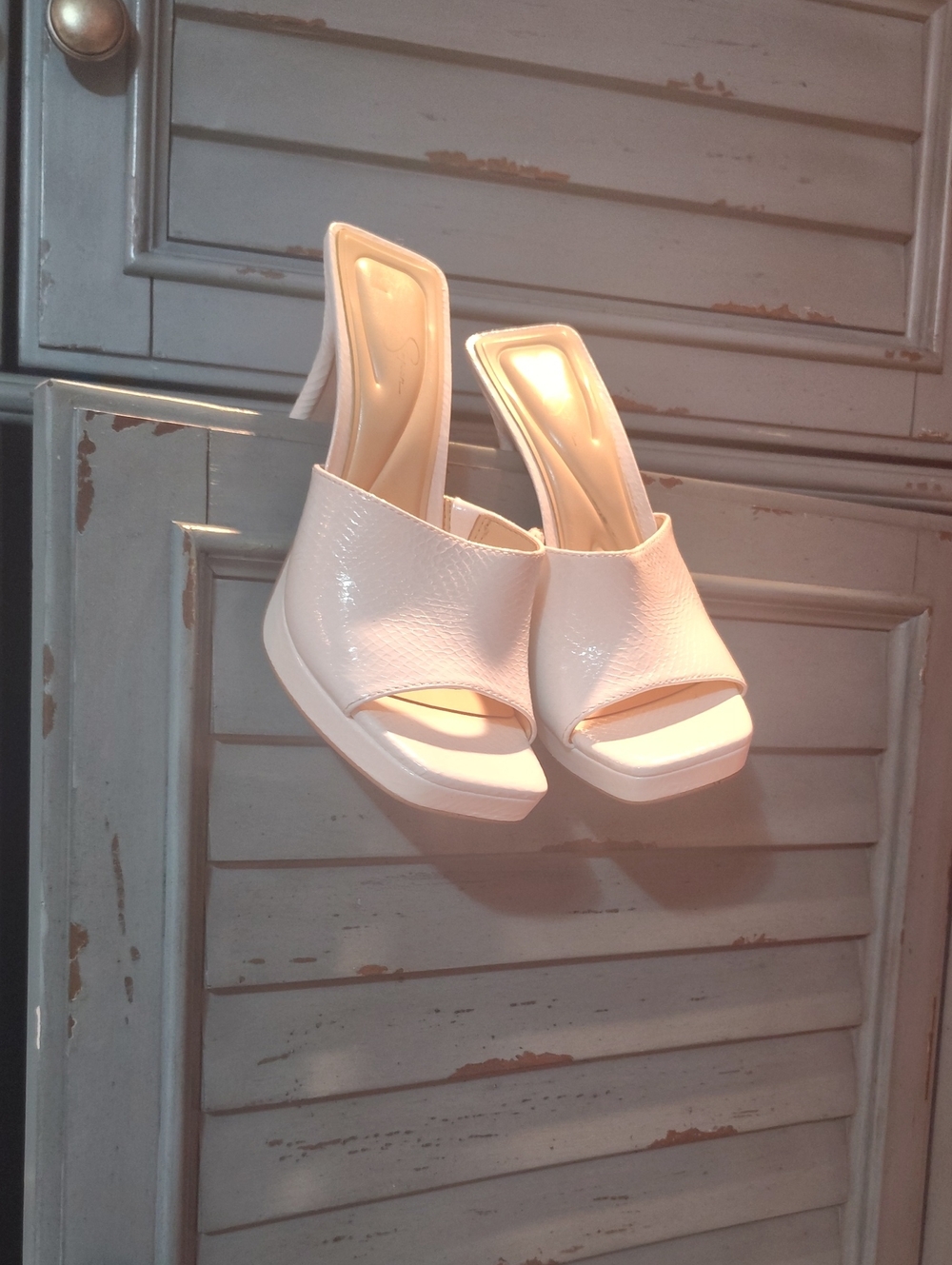 Jessica Simpson White Open-Toe Platform Mule Heels